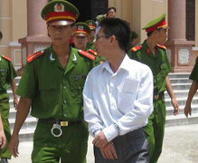 Thẩm phán nhận hối lộ của bị cáo lãnh án