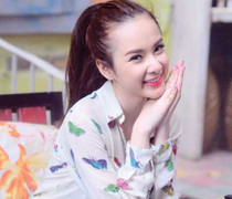 Angela Phương Trinh khoe giọng cùng Uyên Linh