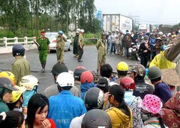 Đi chơi lễ, 2 người tử vong dưới gầm xe tải