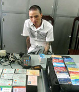 Phá đường dây làm thẻ tín dụng giả cực lớn