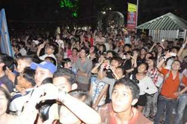 Video pháo bông mừng Quốc khánh rực rỡ Sài Gòn