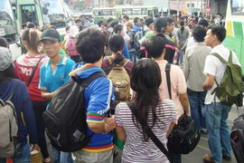 Ùn ùn kéo về thành phố sau kỳ nghỉ lễ