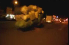 'Xế khủng' nghênh ngang lượn phố Hà Nội