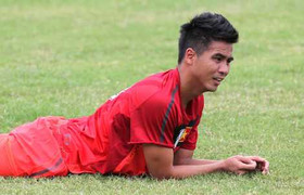 Việt Thắng tập luyện trên tuyển: Nụ cười giá nửa tỷ