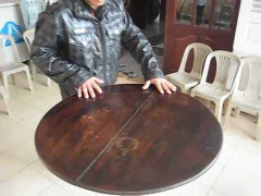 Video về 'chiếc bàn ma thuật' tự xoay