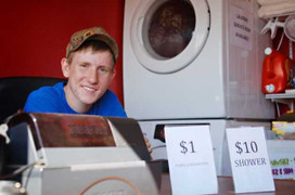 Kinh doanh lạ kiếm nghìn đô: Dịch vụ nhà tắm di động