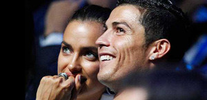 Mourinho, Perez gọi điện, Ronaldo tìm lại nụ cười