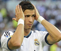 Real, hãy yêu Ronaldo nhiều hơn!