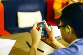 Thị trường điện thoại Việt 'đóng băng' vì iPhone 5