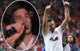 Fan MU sốc vì Van Persie hát ngợi ca... Liverpool