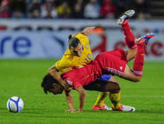 Ibrahimovic 'lấy thịt đè bẹp' cầu thủ Trung Quốc