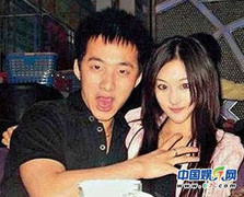 Hotgirl ồn ào họp báo, phủ nhận tin đồn ‘gái hộp đêm’