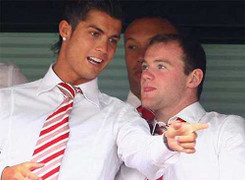 Rooney mỉa mai Ronaldo: Soi gương mới là nghề của chàng