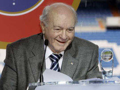 Ronaldo và Messi chỉ đáng 'xách dép' cho Pele