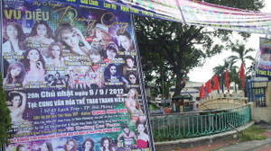 Đêm nhạc 'cấm phụ nữ đoan trang' huỷ diễn vì... ế