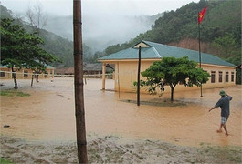 Mưa lũ miền Trung: 30 người thương vong