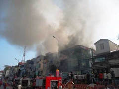 Hà Nội: Giải cứu hơn 500 người mắc kẹt trong đám cháy