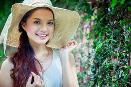 Nữ sinh diện đồ 'xuyên thấu', hoa khôi lên án