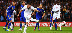 Gerrard bị đuổi, Anh 'chết hụt' trước Ukraine