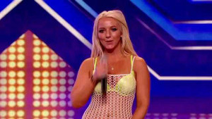 Thí sinh khoe nội y phản cảm ở X Factor Anh