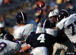 Chỉ một nụ hôn đồng giới, nam sinh trả giá đắt