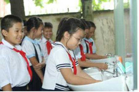 Gần 10.000 người dân hào hứng nhận nước sạch