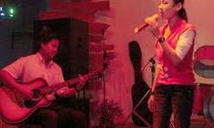Án mạng do không được giới thiệu lên hát