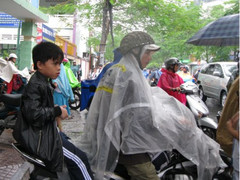 Bắt đầu xử phạt trẻ từ 6 tuổi không đội mũ bảo hiểm