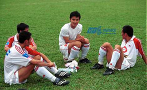 Ảnh 'độc': Cá độ 'tiền trao tay', Thể Công thời xa vắng