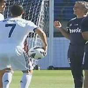 Mourinho khiến CR7 cười vỡ bụng