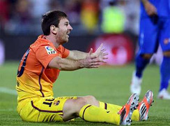 Messi dự bị, Barca vẫn hủy diệt “hung thần” của Real