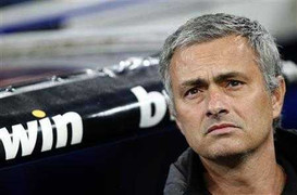 Thua trận, Mourinho ước có thể thay...7 cầu thủ