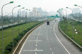 Tông chết người trên Đại lộ Thăng Long, ô tô bỏ chạy