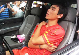 Huy Hoàng nhận án phạt nào từ CA Thanh Hóa và SLNA?