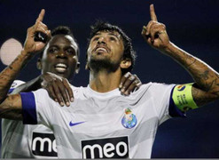 Ai lay động cộng đồng mạng hơn cả Ronaldo đêm qua?