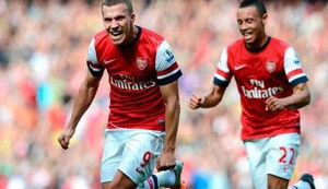 Arsenal bá chủ trời Âu, Platini lên đỉnh danh vọng