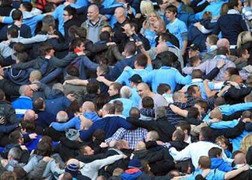 Fan Man City đau vì thua, khổ vì bị đối xử tệ bạc