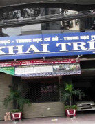 Nội bộ tranh chấp, trường đóng cửa