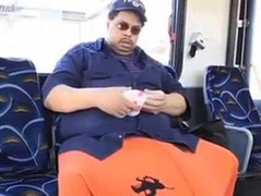 Mắc bệnh lạ, người đàn ông có 'cậu nhỏ' nặng 45kg