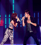 The Voice sau scandal: Hát bài Việt, công khai tin nhắn