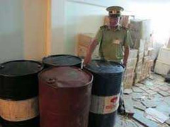 Lái xe Petrolimex rút ruột xăng dầu