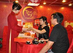 Vượt 'cạn', Tết Trung thu vẫn nô nức trên phố