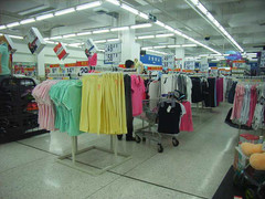 Wal-Mart bán quần áo chứa màu nhuộm gây ung thư