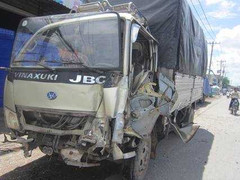 Xe tải đại náo quốc lộ 1A, một người trọng thương