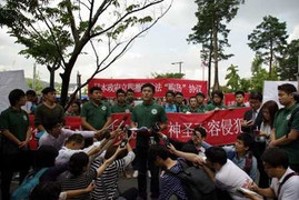 Lưu học sinh Trung Quốc phản ứng với Nhật