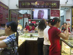 Có nên mua vào vàng lúc này?