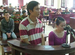 Lừa xong 4,5 tỉ đồng, cặp vợ chồng tuyên bố hết tiền