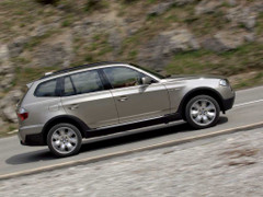 Đi xe BMW, nữ công an xinh đẹp lừa đảo 20 tỷ đồng