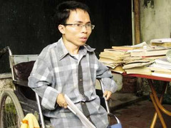 Người thầy nặng 27 kg vượt lên nghịch cảnh