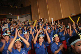 Hơn 1.000 sinh viên ‘cháy’ hết mình cùng 'Chim én' 2012